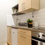 Apartamento Bright White Next To A Famous New York Café Budapest